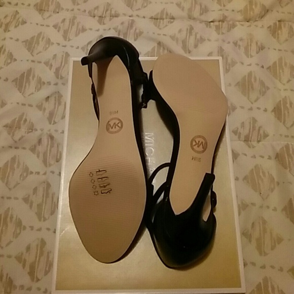 Michael Kors Simone Mid Heels - Picture 3 of 7